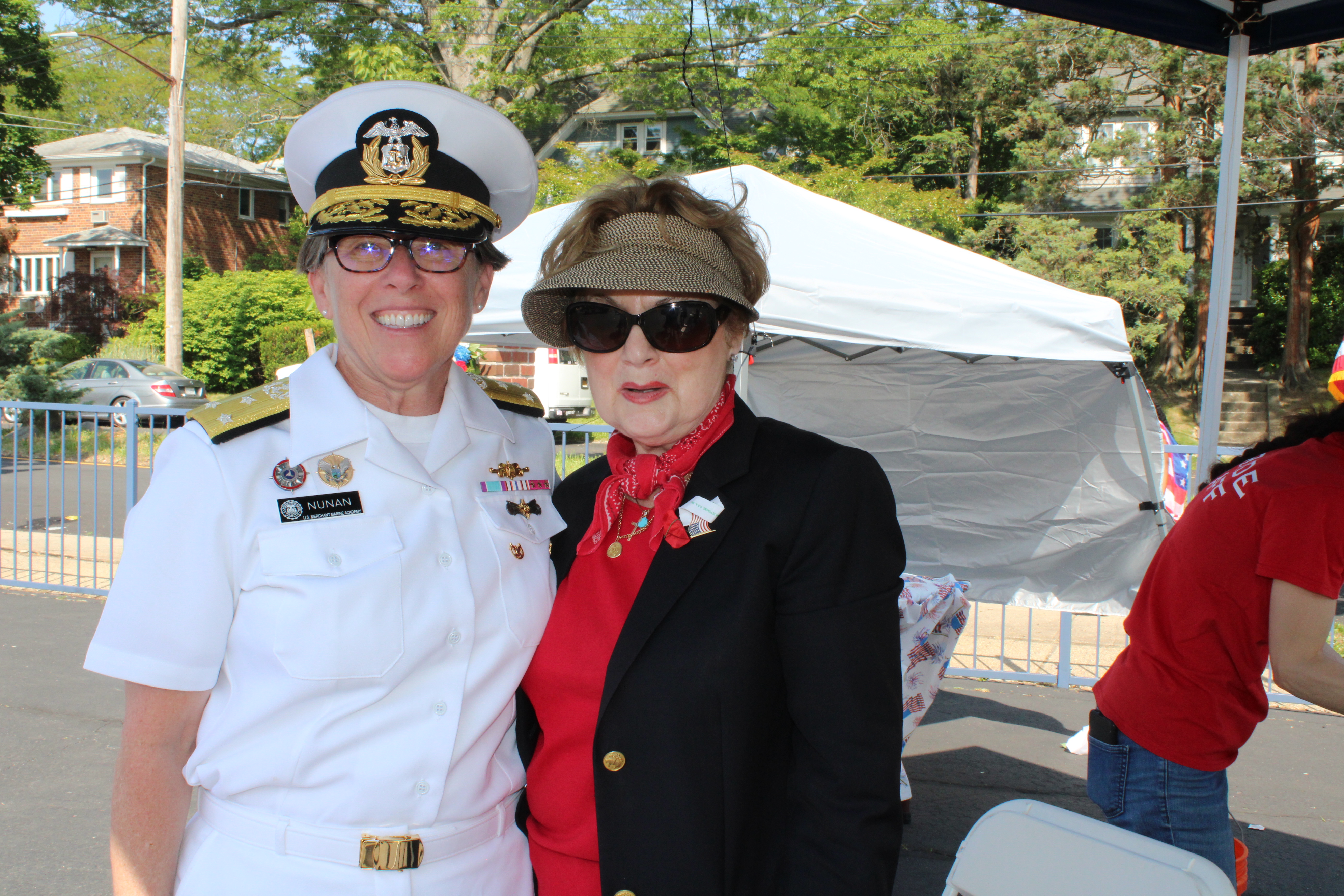 Admiral Nunan thanks volunteer Barbara Rehren for her wonderful assistance during the parade