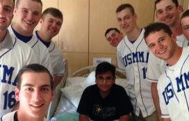 Mariner Baseball Team Visits Children’s Hospital during Florida Trip