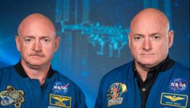 L to R: Capt. Mark Kelly and CAPT Scott Kelly